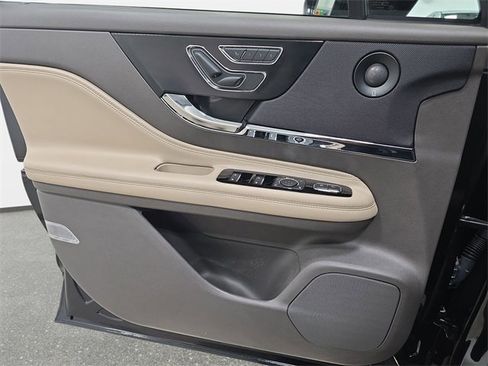 Certified 2021 Lincoln Corsair Reserve w/ Elements Package image 24