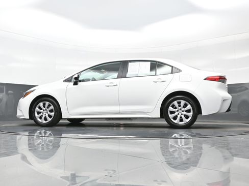 Used 2024 Toyota Corolla LE FWD image 27
