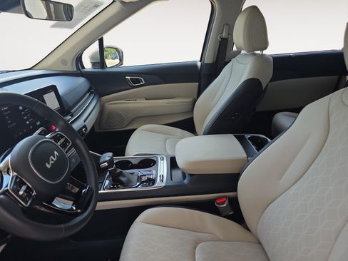 Certified 2025 Kia Carnival SX FWD image 21
