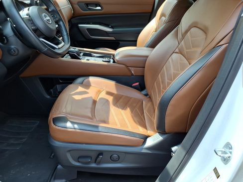 Used 2022 Nissan Pathfinder Platinum w/ Cargo Package image 10