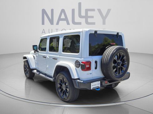 Used 2022 Jeep Wrangler Unlimited Sahara w/ Cold Weather Group AWD/4WD image 3