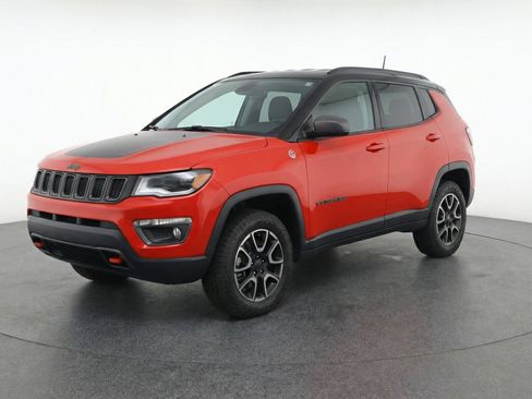 Used 2025 Jeep Compass Trailhawk AWD/4WD image 3