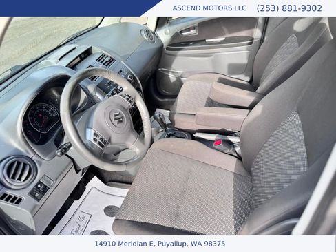 Used 2009 Suzuki SX4 AWD Hatchback w/ Touring Pkg image 9