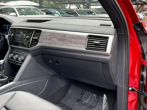 Certified 2022 Volkswagen Atlas Cross Sport SE w/ Black Wheel Package image 18