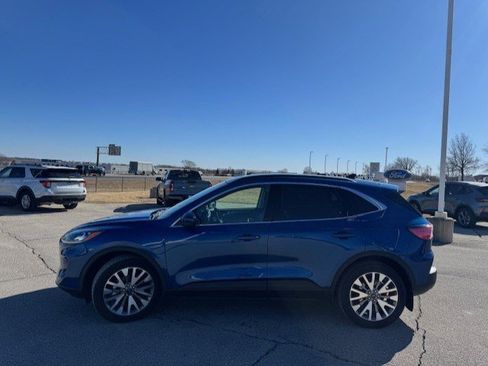Used 2022 Ford Escape Titanium image 5