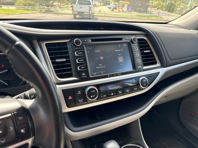 Used 2019 Toyota Highlander Limited FWD image 10