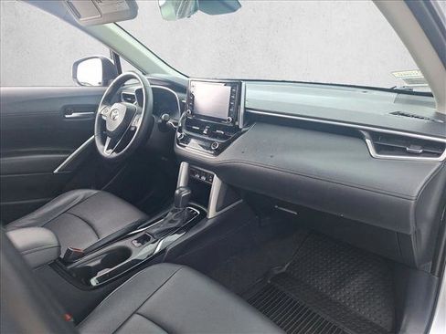 Used 2022 Toyota Corolla Cross XLE w/ Convenience Package image 20