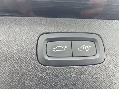 Used 2023 Volvo XC90 B6 Plus w/ Protection Package Premier image 23