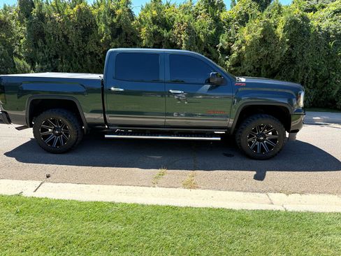 Used 2018 GMC Sierra 1500 SLT image 3