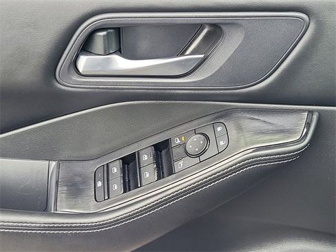 Certified 2024 Nissan Rogue SV image 20