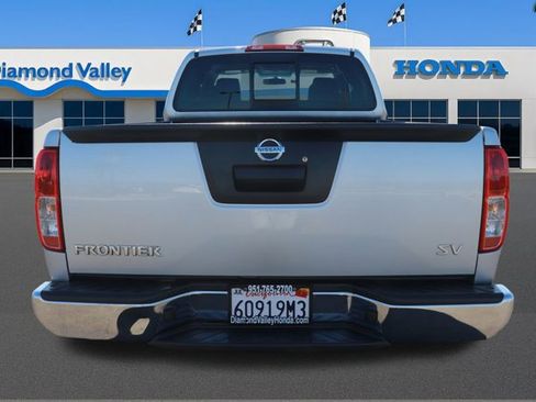 Used 2016 Nissan Frontier SV image 5