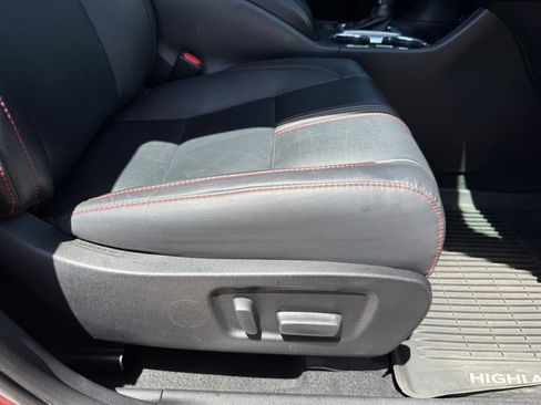 Used 2019 Toyota Highlander SE AWD/4WD image 35