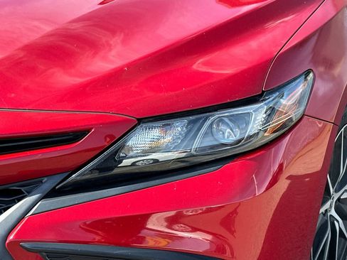 Used 2022 Toyota Camry SE image 11