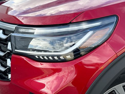 Used 2025 Ford Explorer Platinum RWD image 9