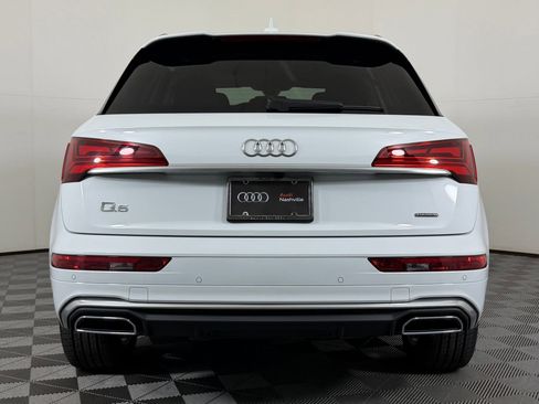 Used 2024 Audi Q5 e Premium w/ Convenience Package image 10