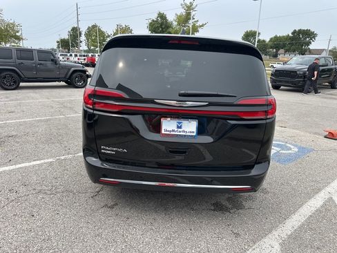 New 2026 Chrysler Pacifica Select image 28
