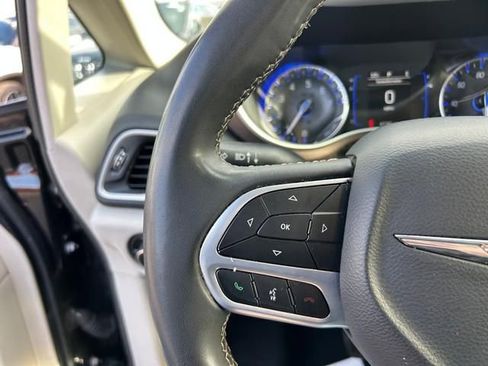 Used 2022 Chrysler Voyager LX FWD image 22