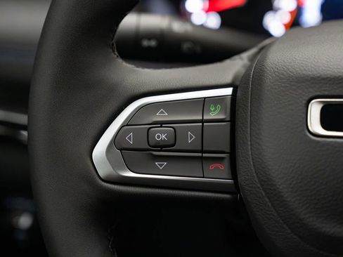 Used 2026 Jeep Compass Latitude image 16