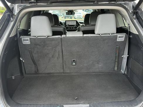 Used 2023 Toyota Highlander XLE FWD image 16