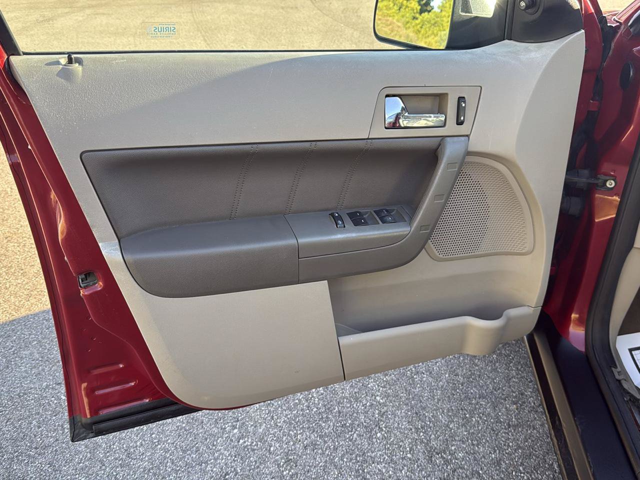 Used 2009 Ford Focus SEL FWD image 13