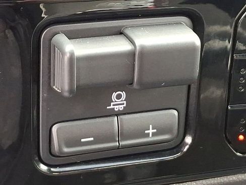 Used 2024 Chevrolet Silverado 1500 ZR2 image 29