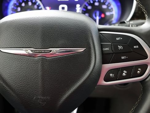 Used 2022 Chrysler Pacifica Limited image 30