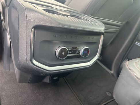 Used 2025 Ford Expedition Active image 34