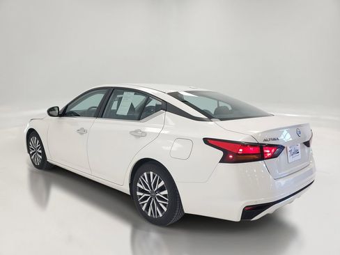 Used 2024 Nissan Altima 2.5 SV image 3