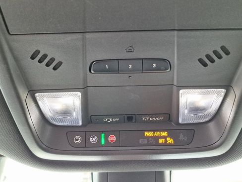 Used 2023 Buick Enclave Essence image 20