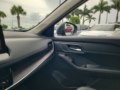 Used 2025 Nissan Rogue Platinum w/ Platinum Premium Package FWD image 29