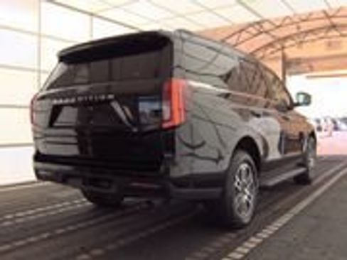 Used 2025 Ford Expedition Active AWD/4WD image 6