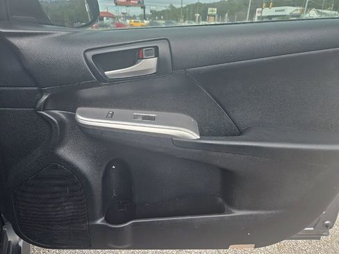 Used 2012 Toyota Camry image 21