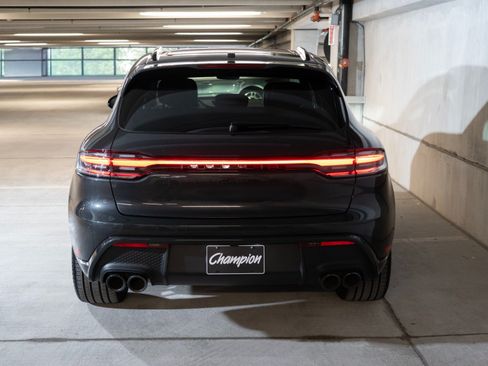 Certified 2026 Porsche Macan AWD/4WD image 10
