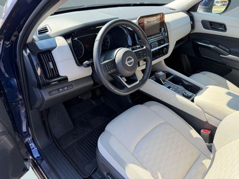 Certified 2024 Nissan Pathfinder SV w/ SV Premium Package AWD/4WD image 4