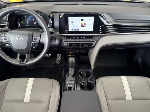 Used 2025 Toyota Camry SE FWD image 12