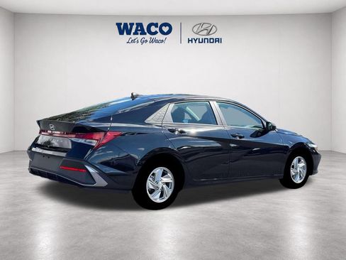 Used 2026 Hyundai Elantra SE FWD image 10
