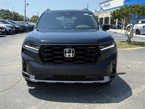 New 2025 Honda Pilot TrailSport image 3