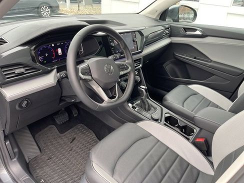 Certified 2022 Volkswagen Taos SEL w/ Panoramic Sunroof Package image 12