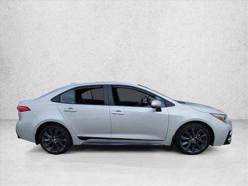 Used 2025 Toyota Corolla SE image 4