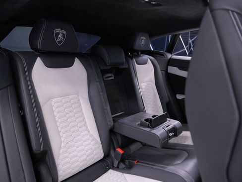 Used 2022 Lamborghini Urus AWD/4WD image 38