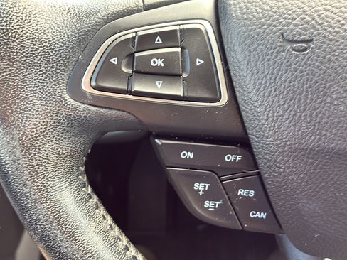 Used 2017 Ford Escape SE w/ Equipment Group 201A FWD image 36