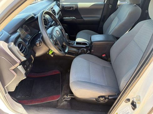 Used 2020 Toyota Tacoma SR image 5
