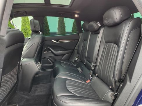Used 2017 Maserati Levante w/ Luxury Package AWD/4WD image 9