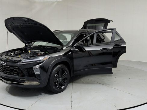 Used 2025 Chevrolet Trax ACTIV w/ Driver Confidence Package FWD image 9