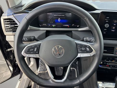 Used 2025 Volkswagen Taos SE image 28