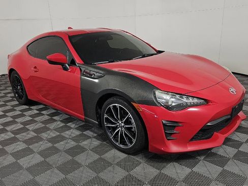 Used 2017 Toyota 86 RWD image 2