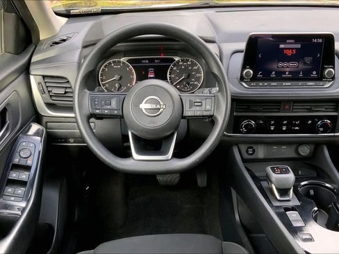 Used 2024 Nissan Rogue S image 5