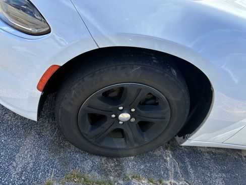 Used 2019 Dodge Charger SXT RWD image 5