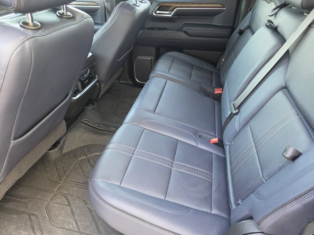 Used 2023 Chevrolet Silverado 1500 High Country w/ High Country Premium Package AWD/4WD image 24