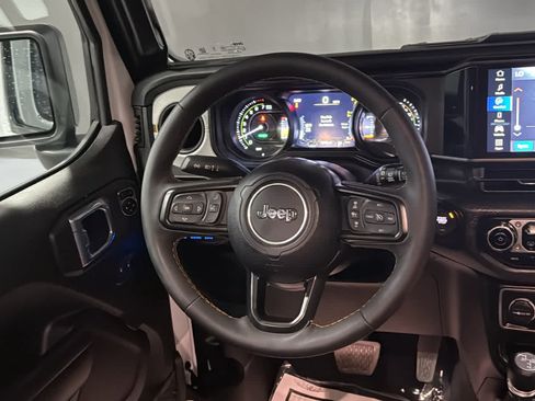 Used 2024 Jeep Wrangler Unlimited w/ Convenience Group AWD/4WD image 27